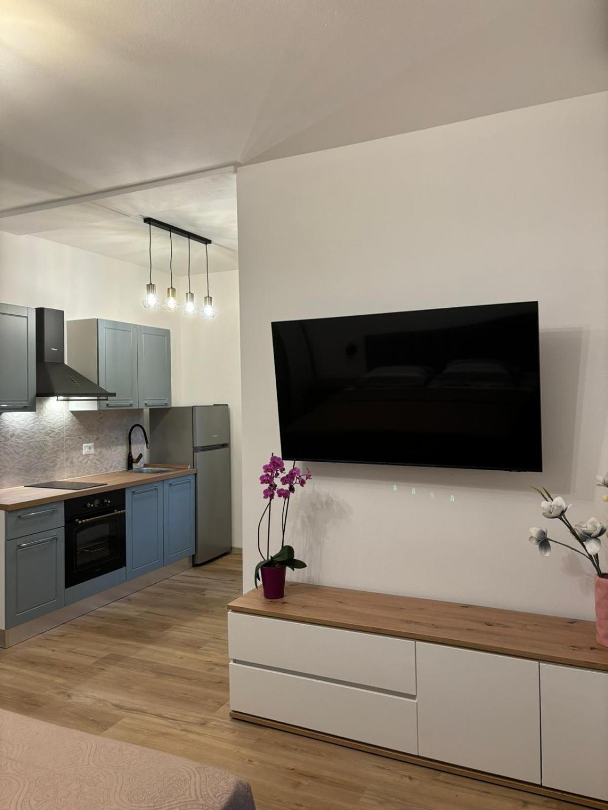 Apartment And Room Marlen ロヴィンスコ・セロ エクステリア 写真