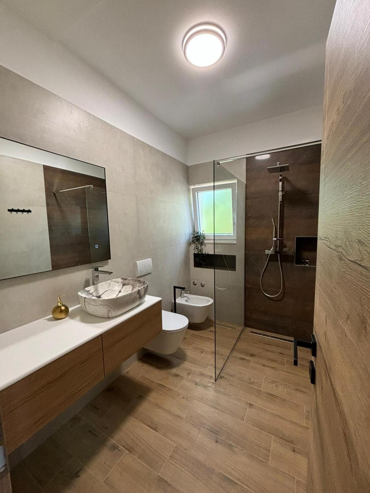 Apartment And Room Marlen ロヴィンスコ・セロ エクステリア 写真