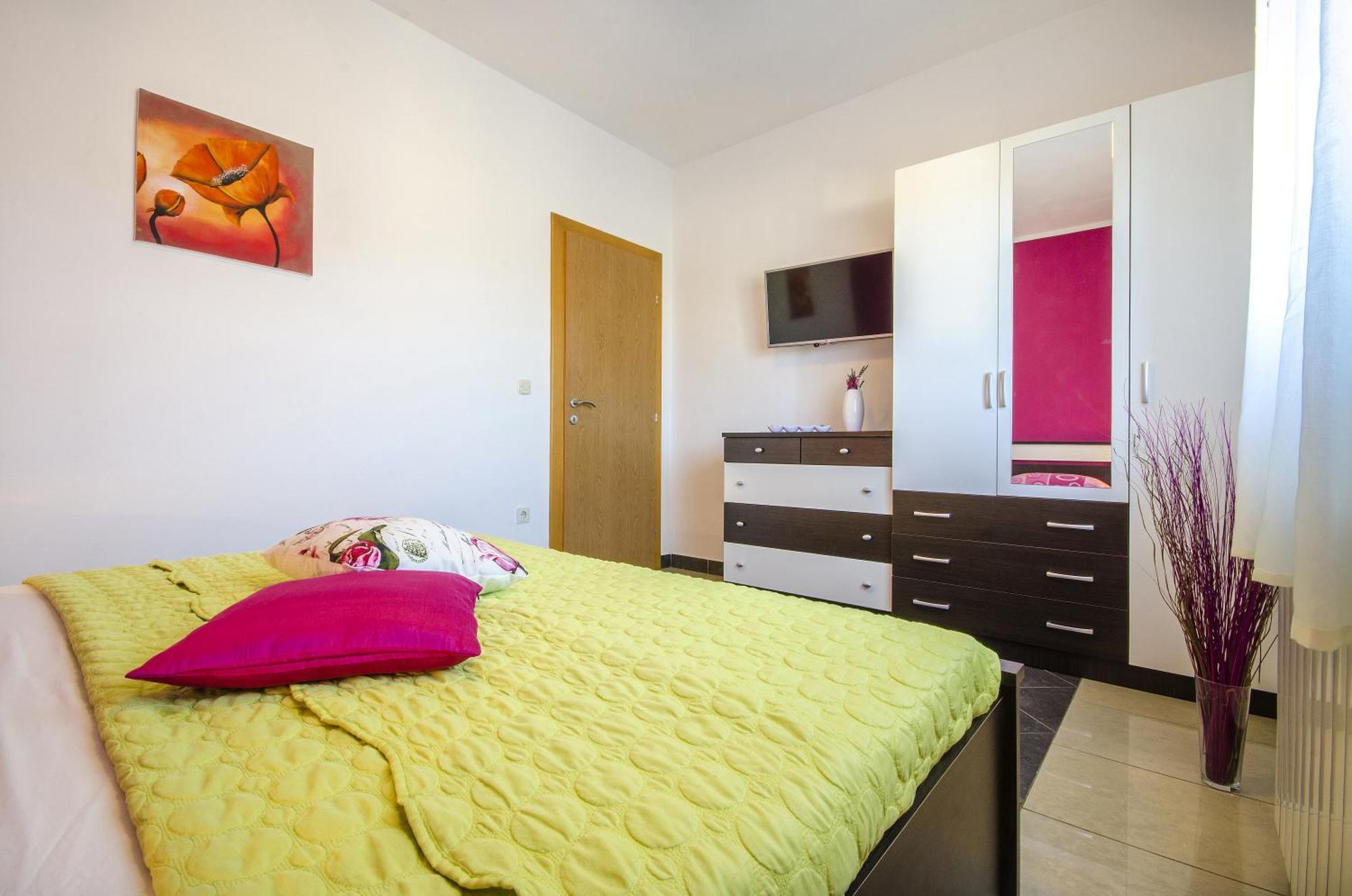 Apartment And Room Marlen ロヴィンスコ・セロ 部屋 写真