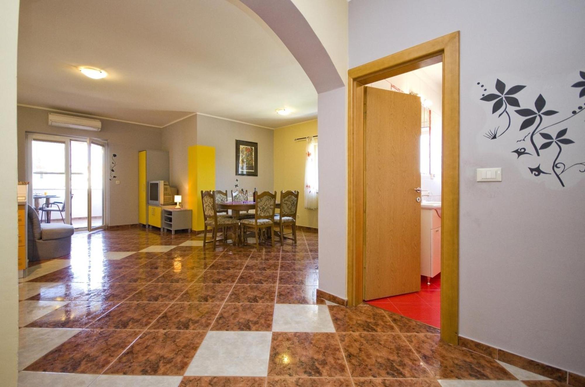 Apartment And Room Marlen ロヴィンスコ・セロ 部屋 写真