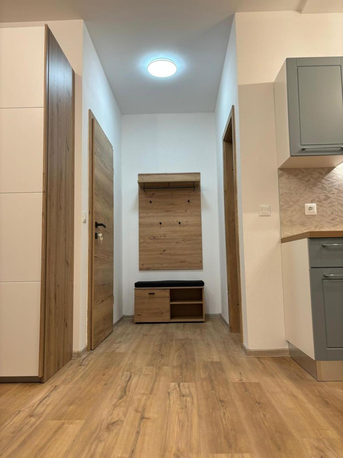 Apartment And Room Marlen ロヴィンスコ・セロ エクステリア 写真
