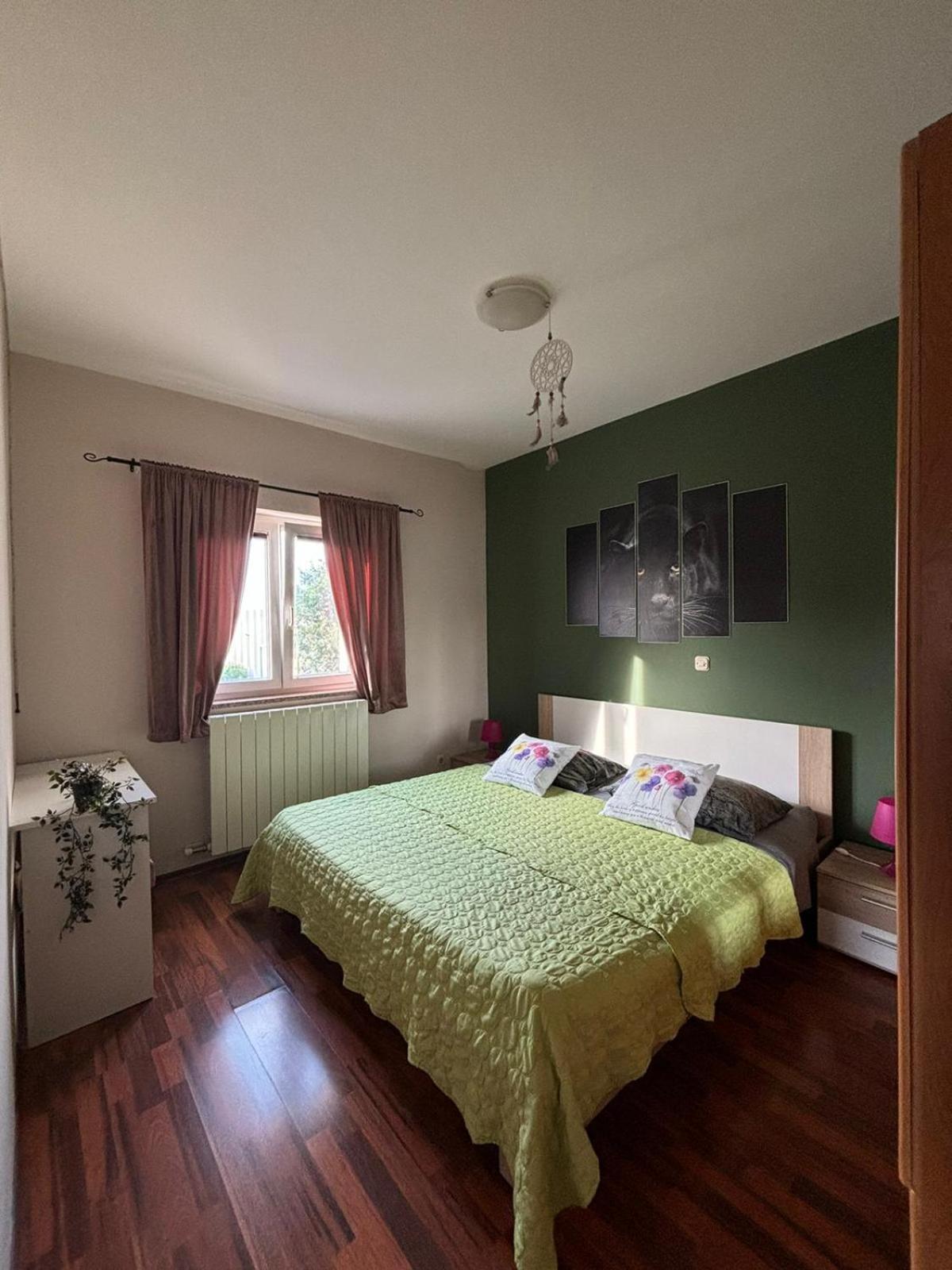 Apartment And Room Marlen ロヴィンスコ・セロ エクステリア 写真
