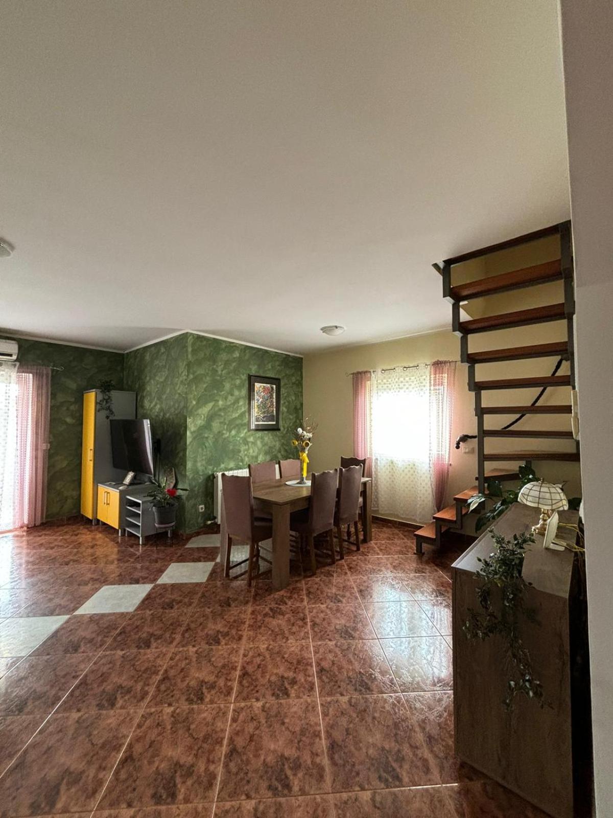 Apartment And Room Marlen ロヴィンスコ・セロ エクステリア 写真