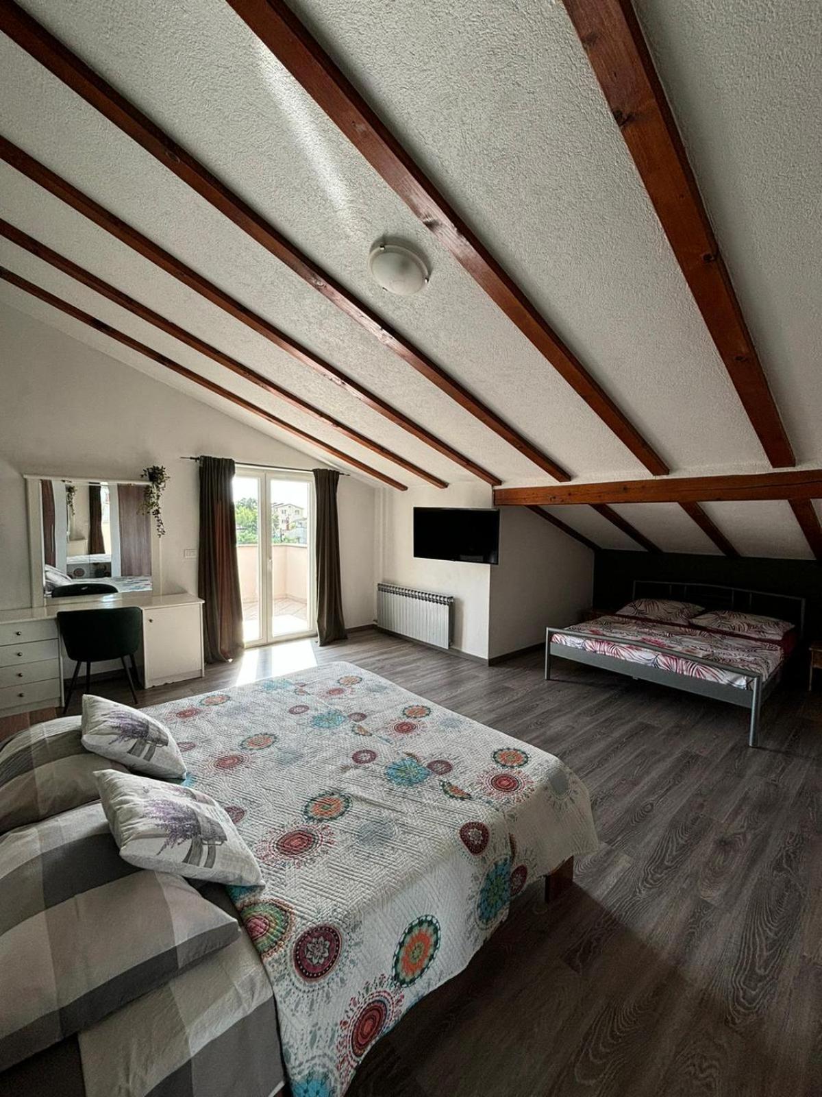 Apartment And Room Marlen ロヴィンスコ・セロ エクステリア 写真